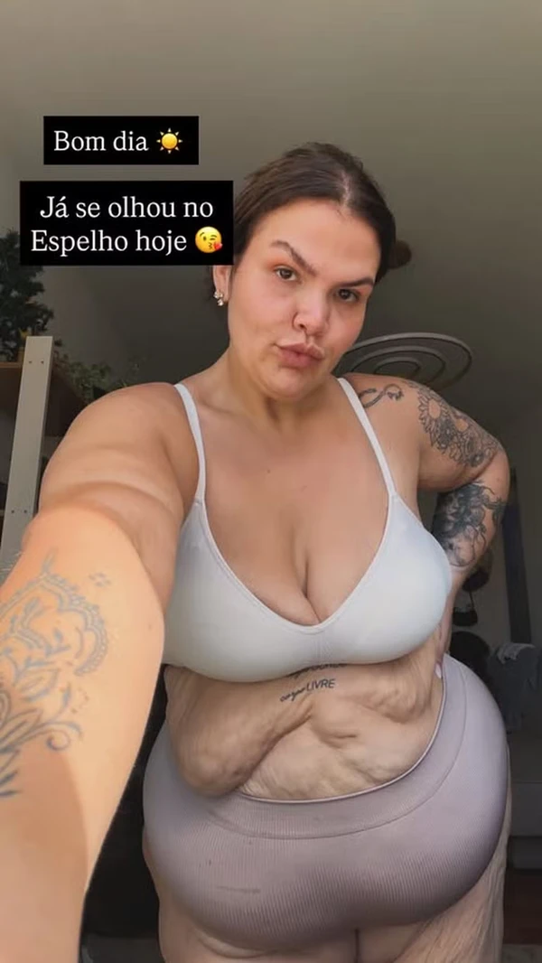 Thais Carla exibe corpo após perder 81kg