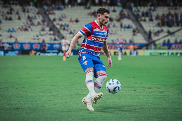 Vitória negocia contratação do volante Emmanuel Martínez, do Fortaleza por Mateus Lotif/Fortaleza