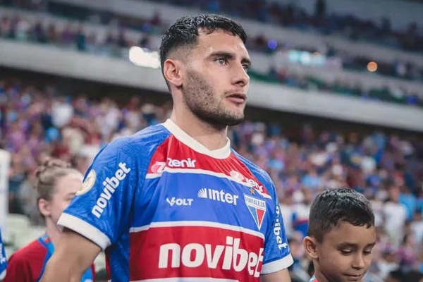 Vitória negocia contratação do volante Emmanuel Martínez, do Fortaleza por Mateus Lotif/Fortaleza