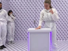 Imagem - Elisa aperta o botão vermelho e desiste do Quarto Branco do BBB 26: ‘Estou muito mal’