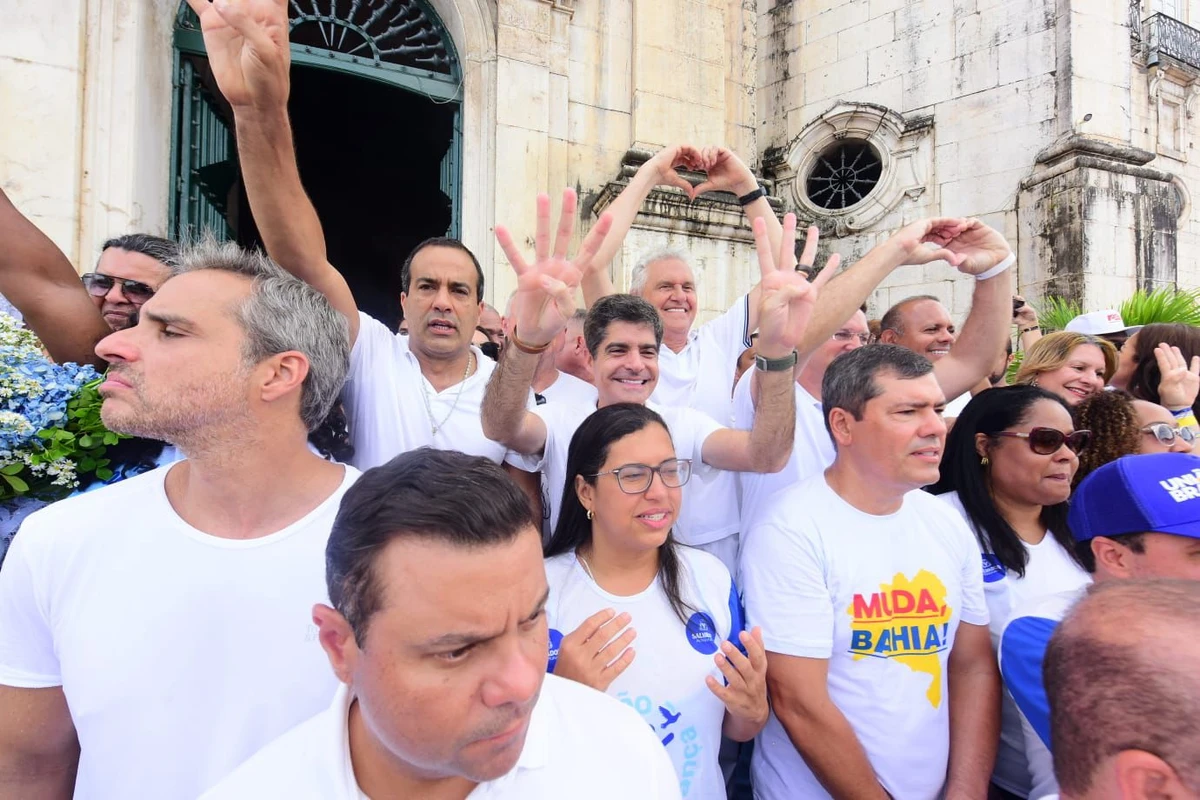 ACM Neto na Lavagem do Bonfim, ao lado de aliados