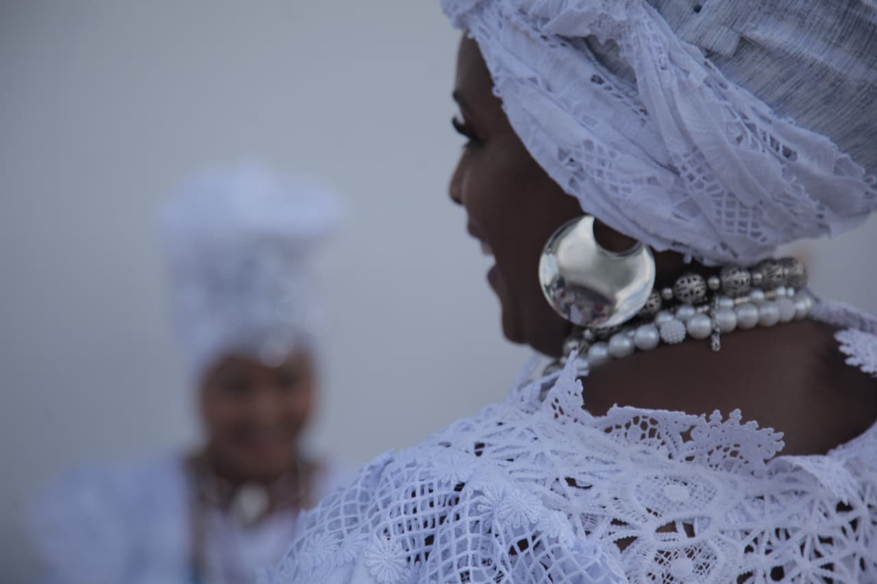 Baiana durante a Lavagem do Bonfim por Sora Maia/CORREIO