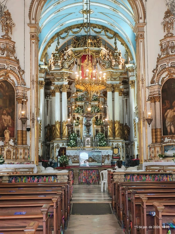 Baianas com as vassouras, água de cheiro e a igreja decorada esperando pelo Senhor do Bonfim por Flávia Azevedo/CORREIO