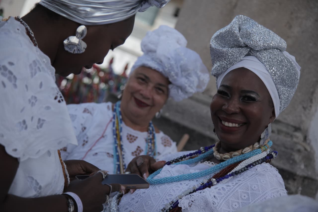 Baianas durante a Lavagem do Bonfim por Sora Maia/CORREIO