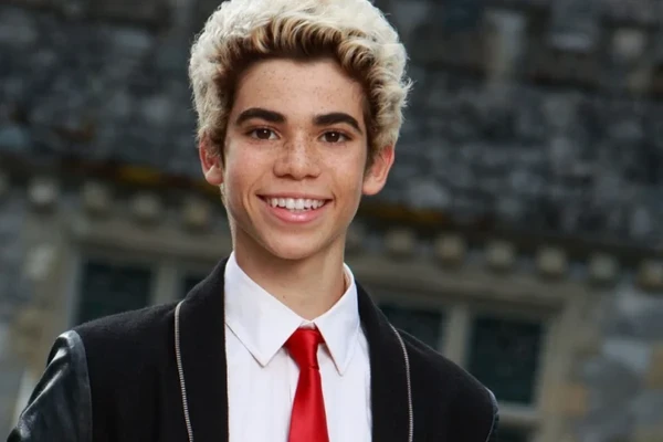 Cameron Boyce sofreu convulsão causada por epilepsia