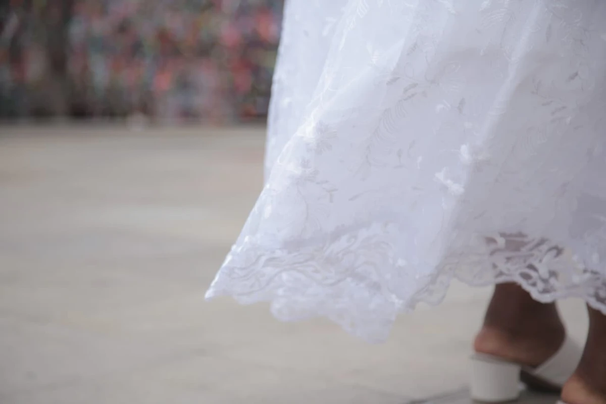 Detalhe de roupa de baiana  por Sora Maia/CORREIO