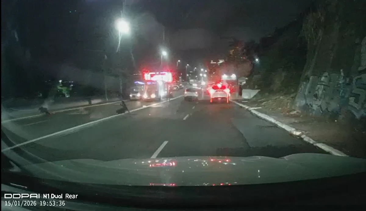 Dois homens morrem após troca de tiros na Avenida Contorno por Reprodução