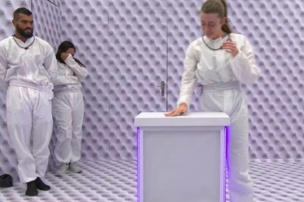 Elisa se despediu dos colegas de quarto