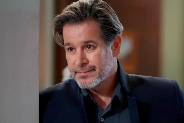 Ferette ouvirá conversa da esposa escondido em 'Três Graças'