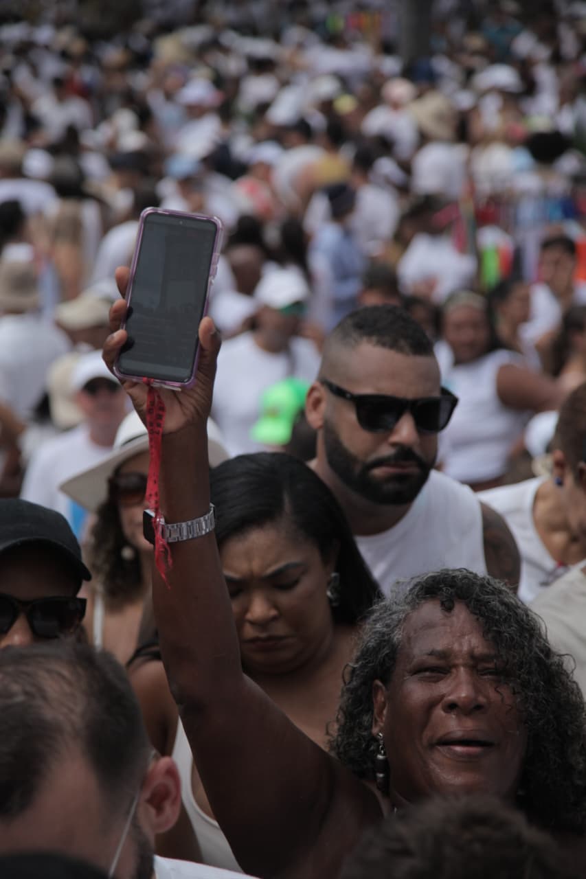 Fiéis reunidos por Sora Maia/CORREIO