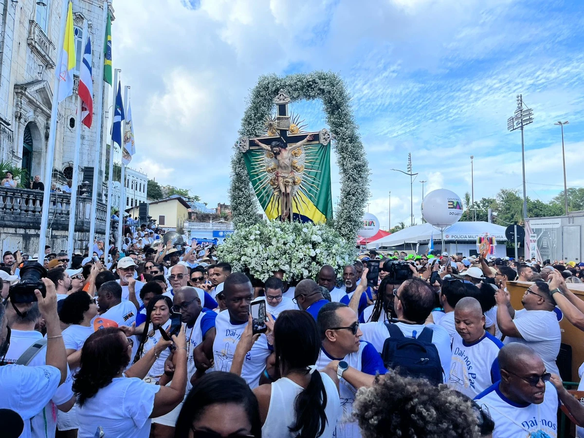 Imagem do Senhor do Bonfim sai da Basílica da Conceição da Praia por Jorge Gauthier 