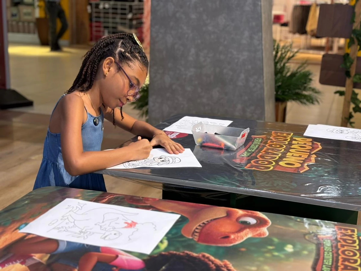 Júlia Bastos, 11 anos, já conferiu as atrações da exposição de geologia por Shopping Center Lapa/Divulgação