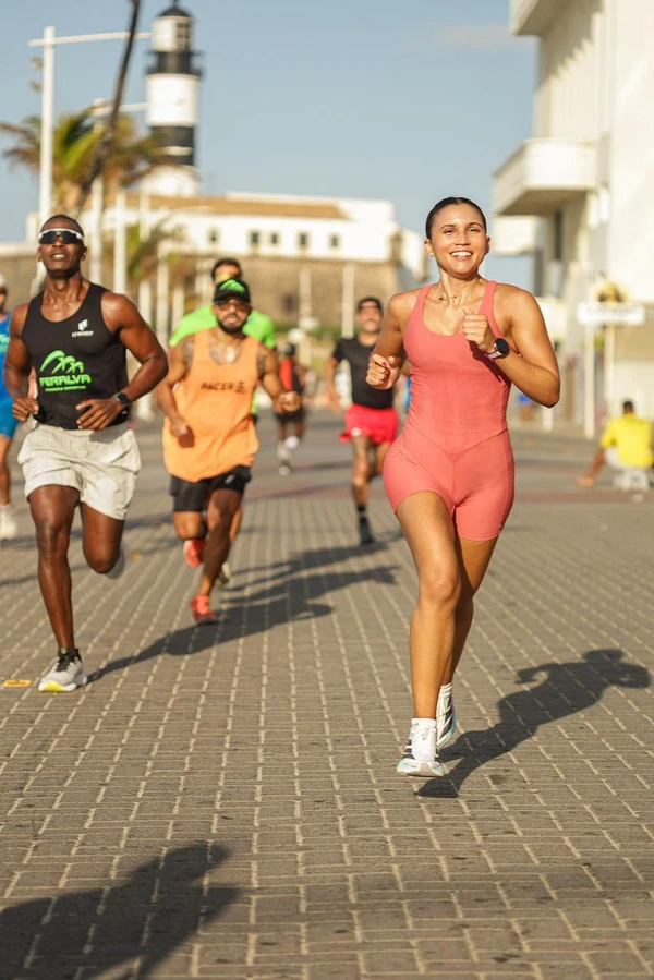 Júlia Malvar já pratica corrida, natação e musculação, mas deixou a atividade física como prioridade nas férias e no verão por Acervo pessoal