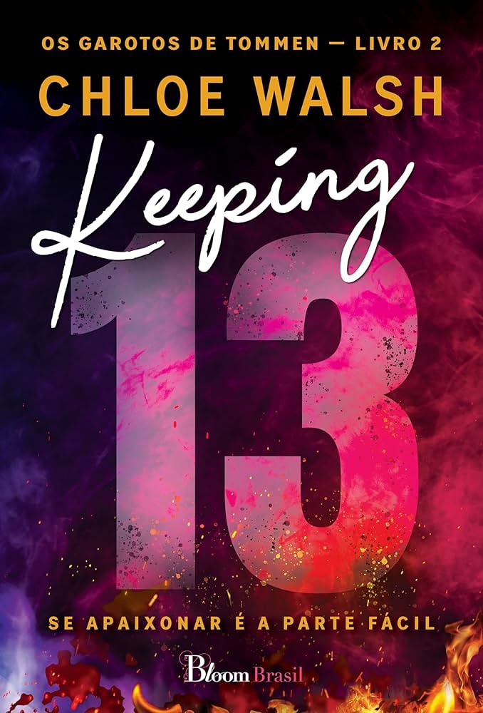 Keeping 13, de Chloe Walsh (Bloom Brasil). A épica e inesquecível história de amor de Johnny e Shannon continua na sequência de Binding 13. Shannon Lynch sempre foi boa em guardar segredos. Ela percebeu que homens ruins não existem só nos livros, pelo contrário: são bem reais. Após uma viagem traumatizante para Dublin, ela está fazendo de tudo para proteger seus irmãos mais novos. Há apenas um garoto que consegue tirá-la das sombras. E esse garoto é o dono de seu coração.  por Reprodução