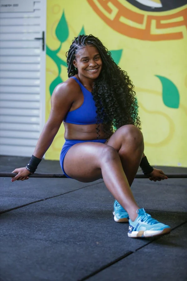 Raíssa Ferreira, 22 anos, que pratica jiu-jítsu e de crossfit, se define como uma atleta ‘híbrida’  por Arisson Marinho/CORREIO