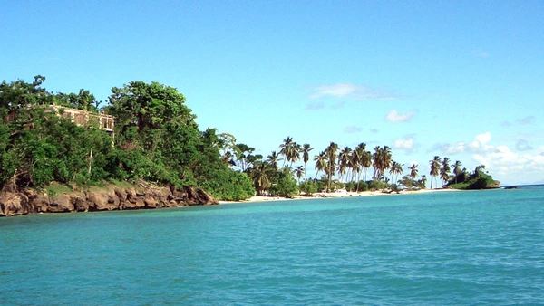 Rteiro passa por mitches, navega até samaná e costuma incluir a Cascata el Limón e Cayo Levantado