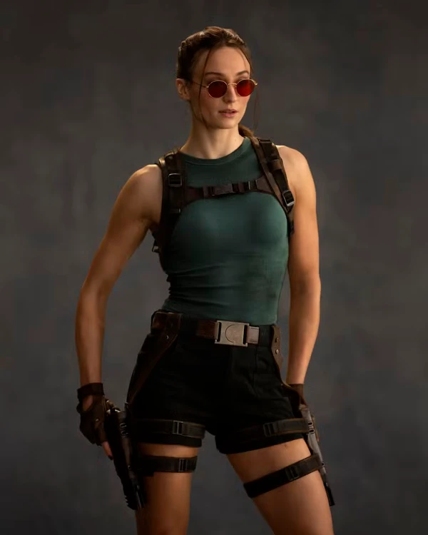 Sophie Turner como a Lara Croft para a série 'Tomb Raider'  por Divulgação/Prime Video
