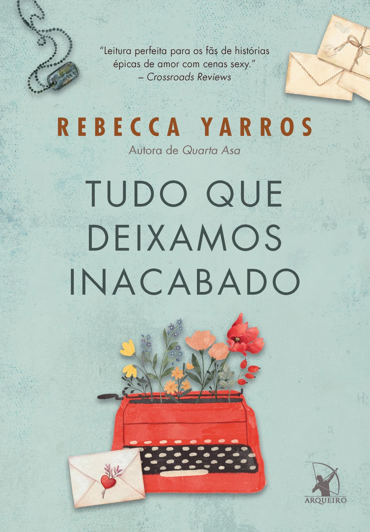 Tudo que deixamos inacabado, de Rebecca Yarros (Arqueiro). Aos 28 anos, Georgia Stanton é obrigada a recomeçar a vida depois de um doloroso divórcio. Ao voltar para a casa da família no Colorado, ela se vê cara a cara com o autor best-seller Noah Harrison, que está na cidade para fechar um contrato e terminar o último livro da bisavó dela, uma famosa escritora. Ele é tão arrogante em pessoa quanto nas entrevistas, e Georgia não concorda que ele seja a escolha perfeita para essa tarefa. por Reprodução