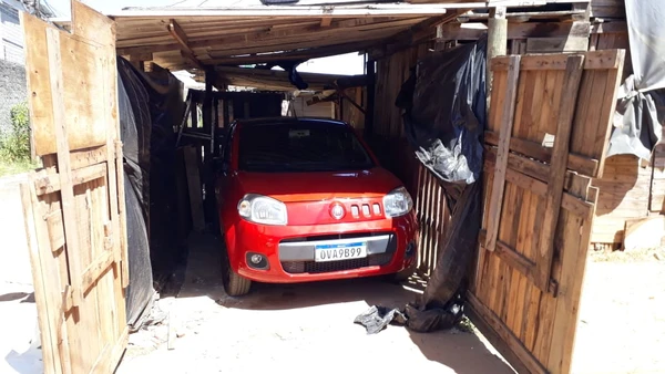 Um dos carros encontrados no local por Bruno Wendel/CORREIO