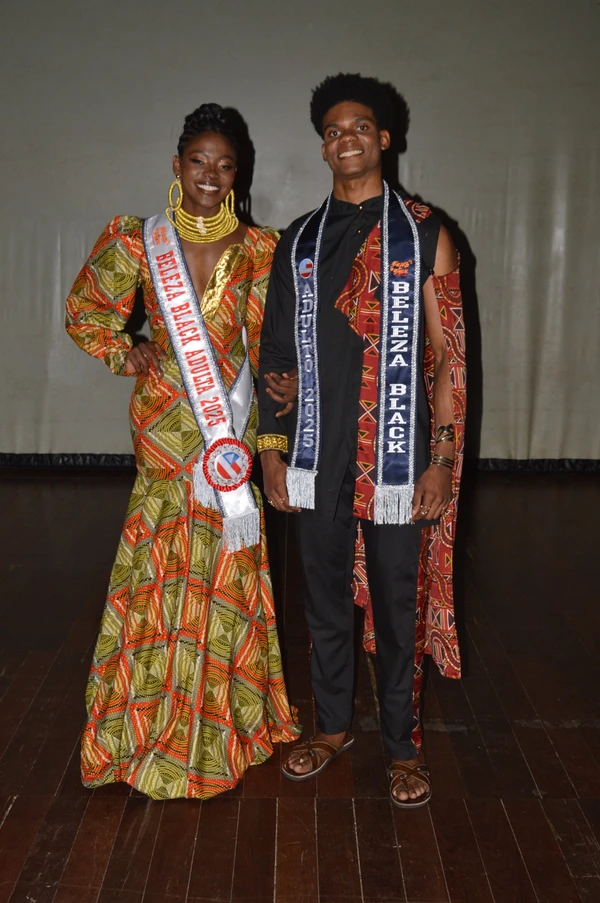 Kaliane Oliveira e Bernardo Barbosa, vencedores da categoria Adulto do Beleza Black 2025 por Vini Pessoa