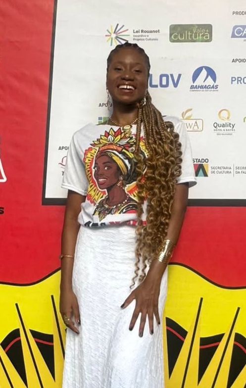 Bruna Christine, 29 anos, vem do Rio de Janeiro. É roteirista, dramaturga e cantora por André Frutuôso/Casa de Mainha