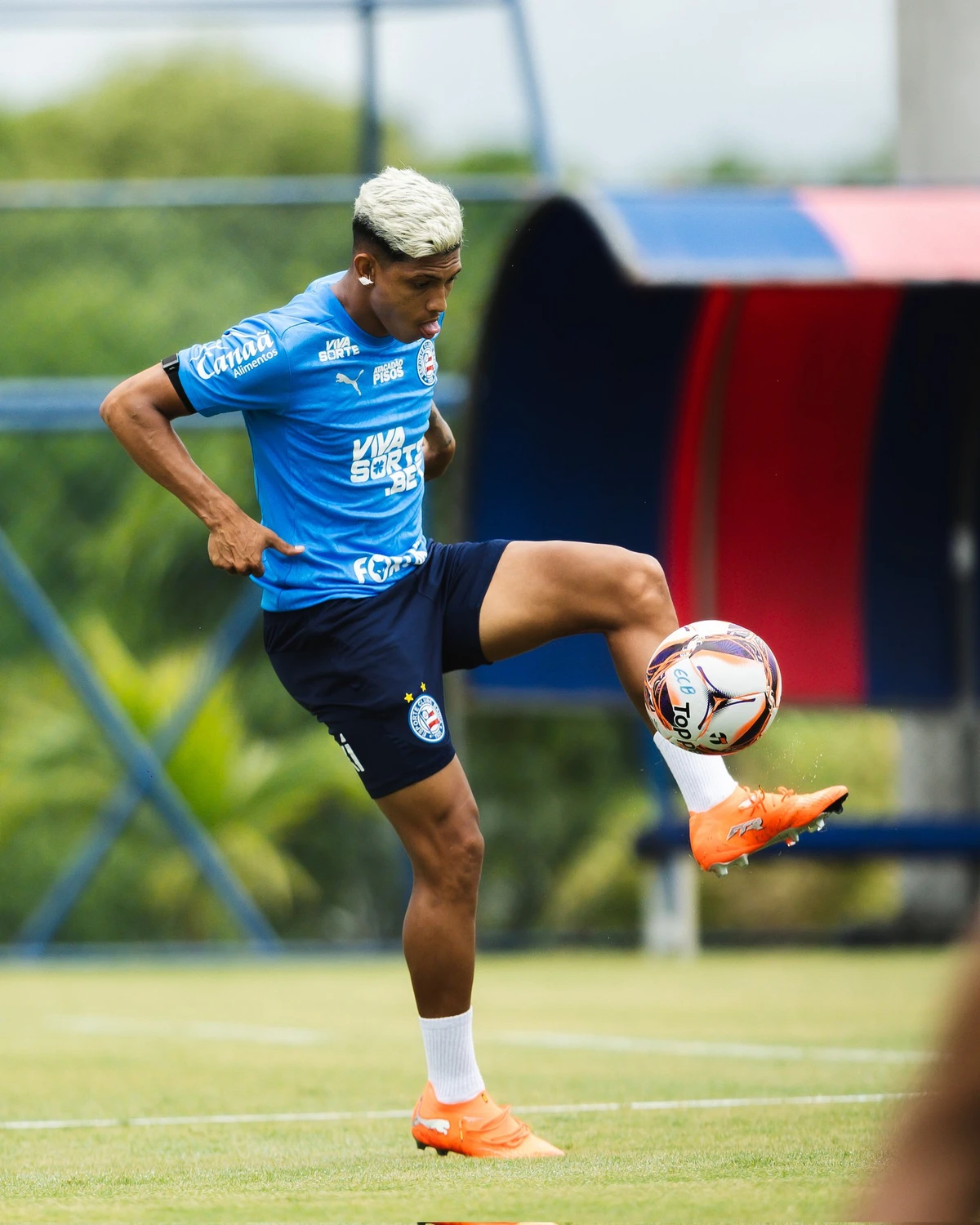 Elenco do Bahia treina no CT Evaristo de Macedo  por Letícia Martins/EC Bahia 