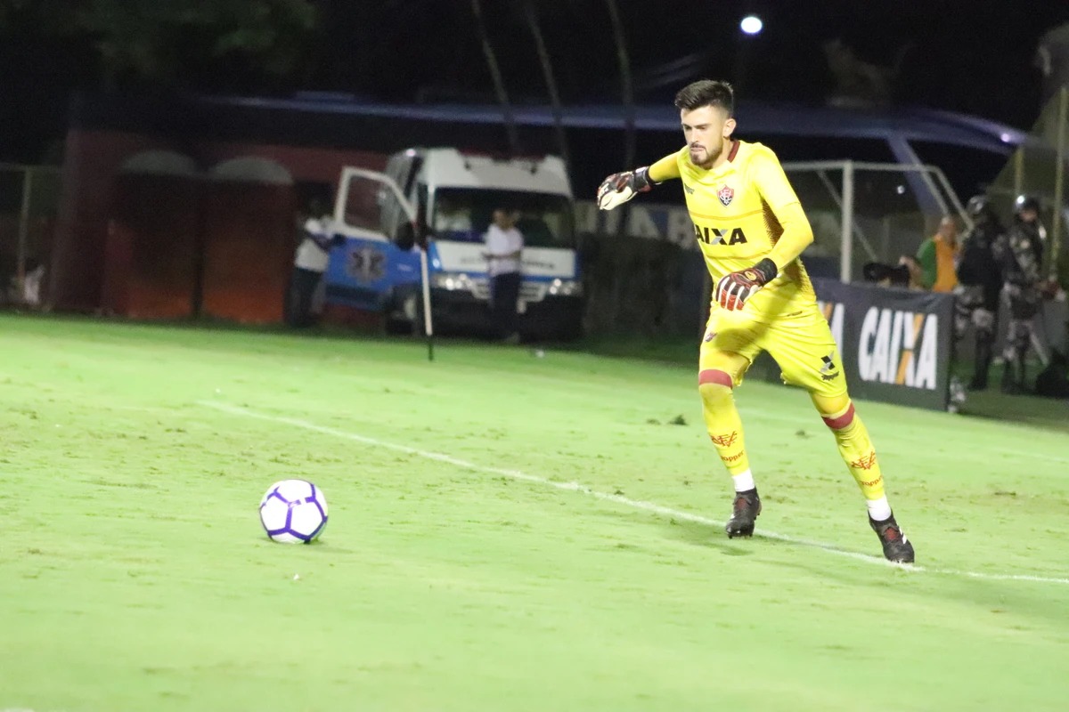 Elias em ação pelo Vitória por Mauricia da Matta/EC Vitória 