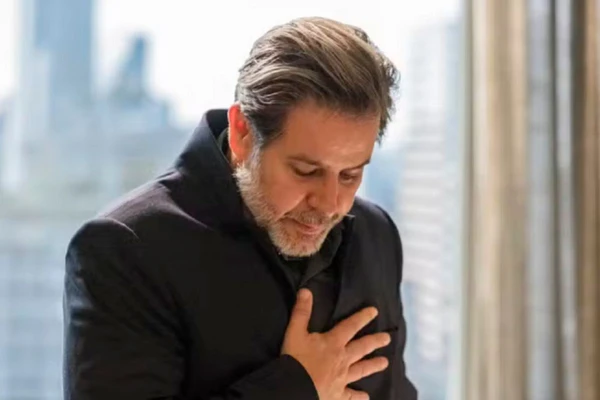 Ferette passa mal durante jantar em 'Três Graças'