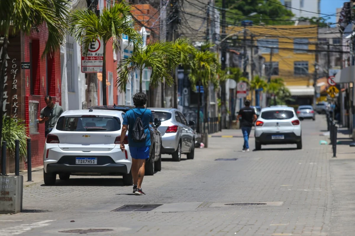 Integrantes do CV controlam esquema de flanelinhas no Rio Vermelho por Arisson Marinho/CORREIO