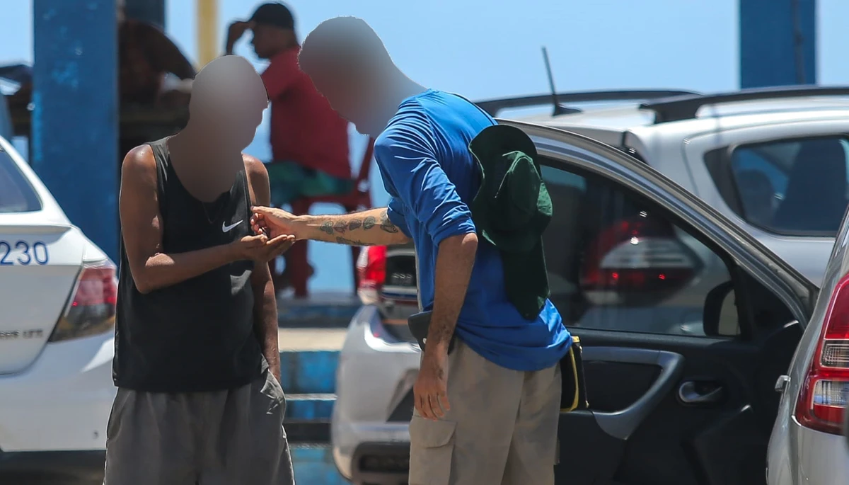 Integrantes do CV controlam esquema de flanelinhas no Rio Vermelho por Arisson Marinho/CORREIO