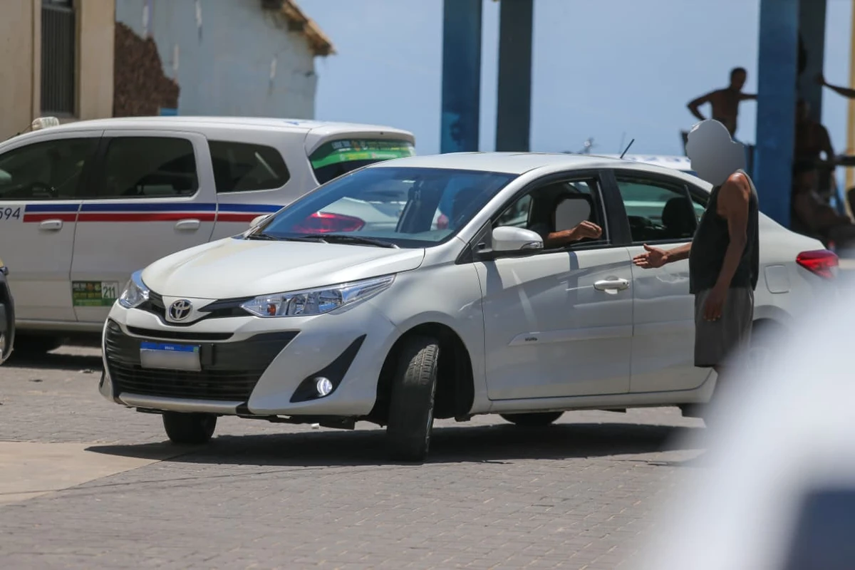 Integrantes do CV controlam esquema de flanelinhas no Rio Vermelho por Arisson Marinho/CORREIO