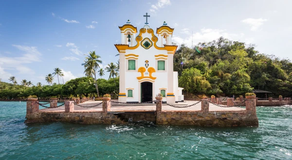 A Praia de Loreto é uma das mais conhecidas da Ilha dos Frades. É possível chegar atarvés do Terminal Náutico de Madre de Deus  por Fábio Marconi