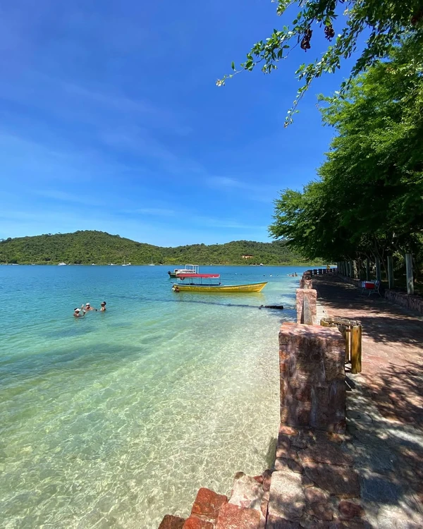 Praia da Pontinha é uma das mais bonitas da Ilha de Bom Jesus dos Passos, em Salvador por @entreasilhas