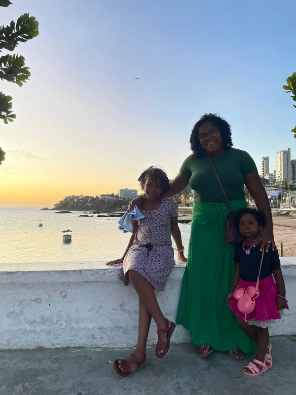 Quem é Maria, a menina que vendia amendoim e cresceu nas noites do Rio Vermelho por Joana Rizéri