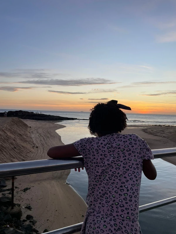 Quem é Maria, a menina que vendia amendoim e cresceu nas noites do Rio Vermelho por Joana Rizéri