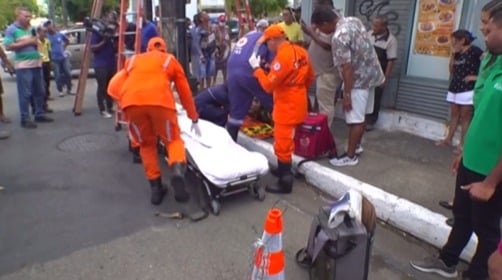 Técnico de internet sofre graves queimaduras após receber descarga elétrica em Salvador por Reprodução/TV Bahia