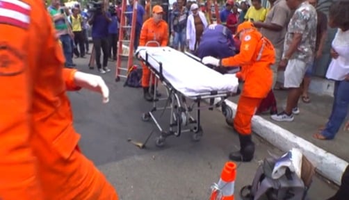 Técnico de internet sofre graves queimaduras após receber descarga elétrica em Salvador por Reprodução/TV Bahia