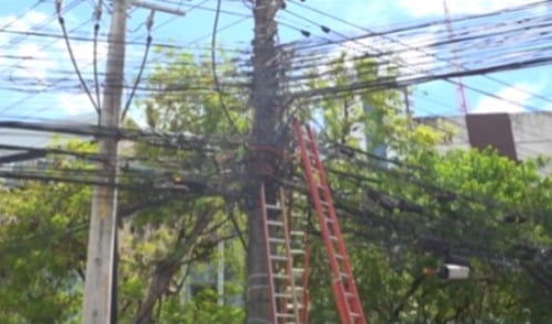 Técnico de internet sofre graves queimaduras após receber descarga elétrica em Salvador por Reprodução/TV Bahia