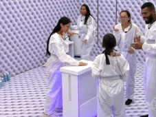 Imagem - Lívia troca vaga no BBB 26 por presente de R$ 50 mil e aperta botão vermelho do Quarto Branco