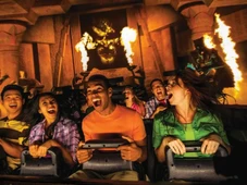 Imagem - Idosa passa mal e morre ao andar em montanha-russa de terror no parque Universal Orlando