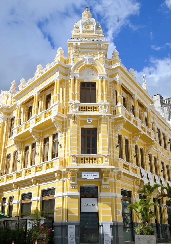 Palacete Tirachapéu por Divulgação