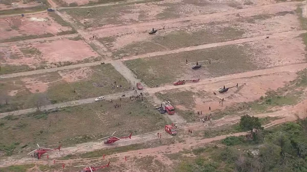 Três pessoas morrem em queda de helicóptero em Guaratiba, Zona Oeste do Rio por Reprodução/RJj1