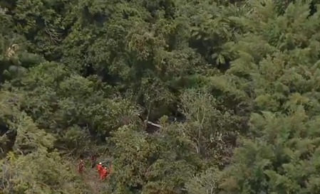 Três pessoas morrem em queda de helicóptero em Guaratiba, Zona Oeste do Rio por Reprodução/RJj1