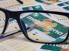 Imagem - Mega-Sena acumula para R$ 50 milhões; sorteio será na terça (20)