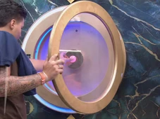 Imagem - BBB 26: Pedro aperta botão e deixa o programa após tentar beijar Jordana à força