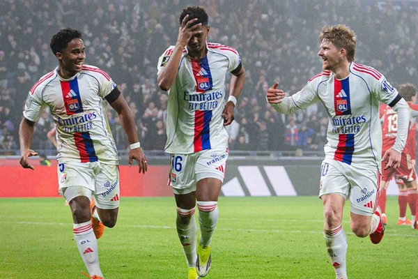 Endrick dá assistência para gol do brasileiro Abner em vitória do Lyon