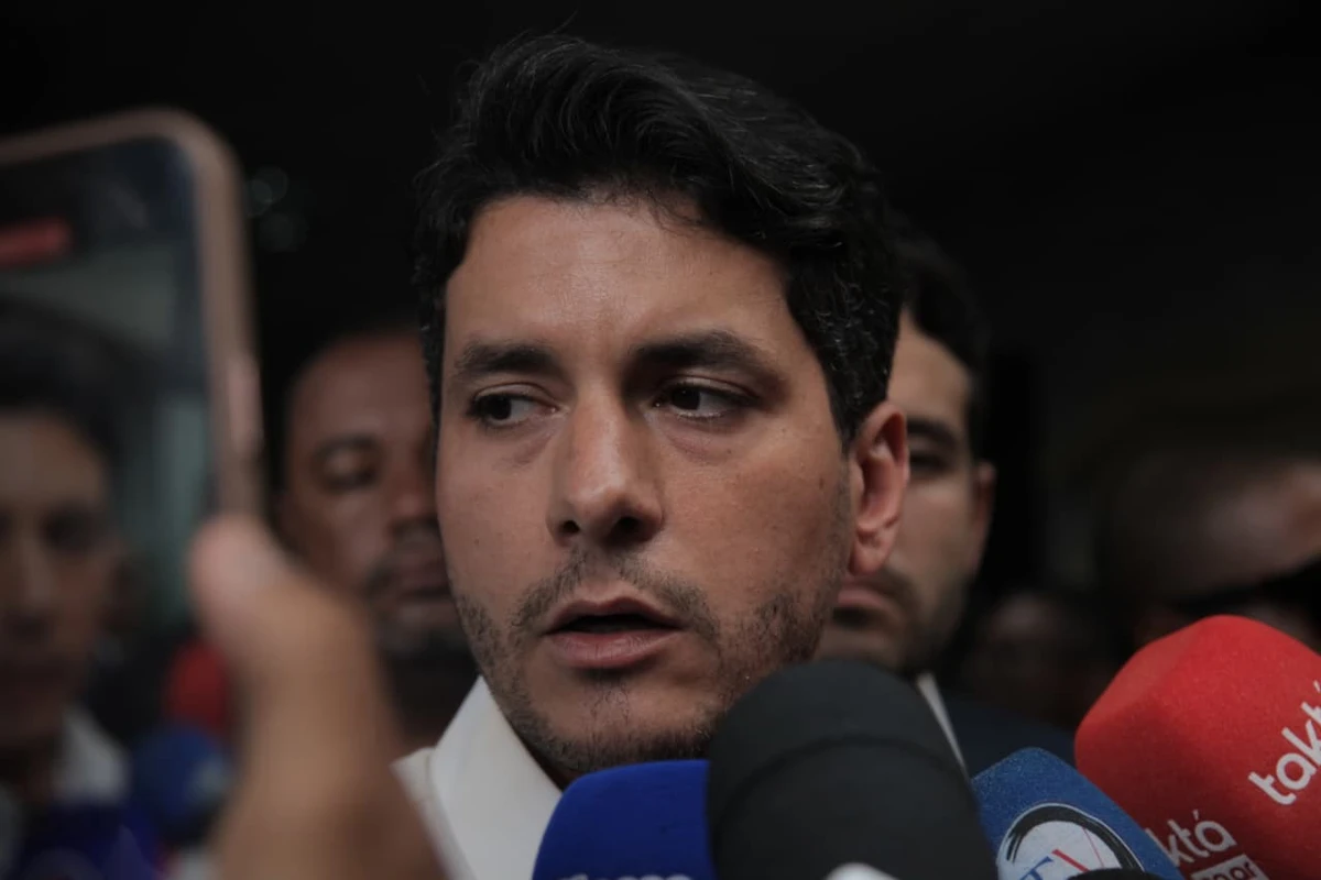 Familiares e autoridades compareceram à missa em homenagem a Alan Sanches por Sora Maia/CORREIO