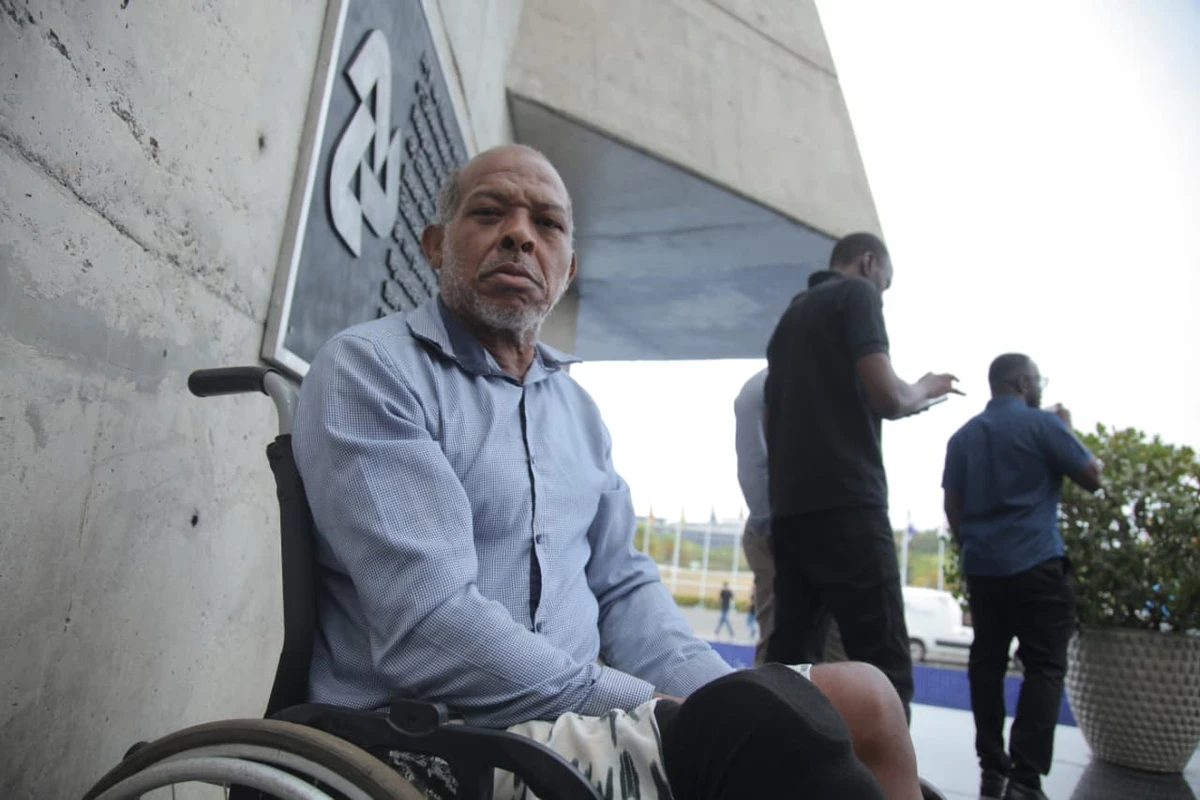 Familiares e autoridades compareceram à missa em homenagem a Alan Sanches por Sora Maia/CORREIO