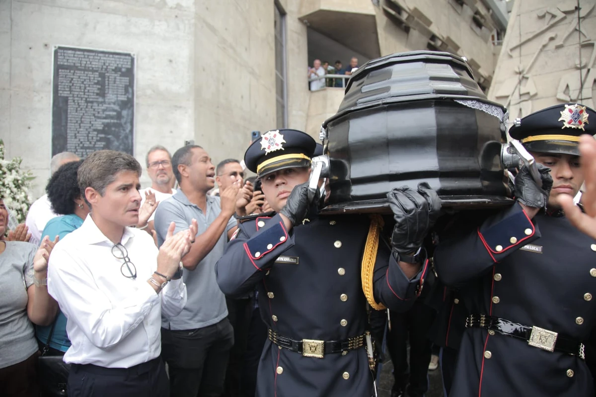 Familiares e autoridades compareceram à missa em homenagem a Alan Sanches por Sora Maia/CORREIO