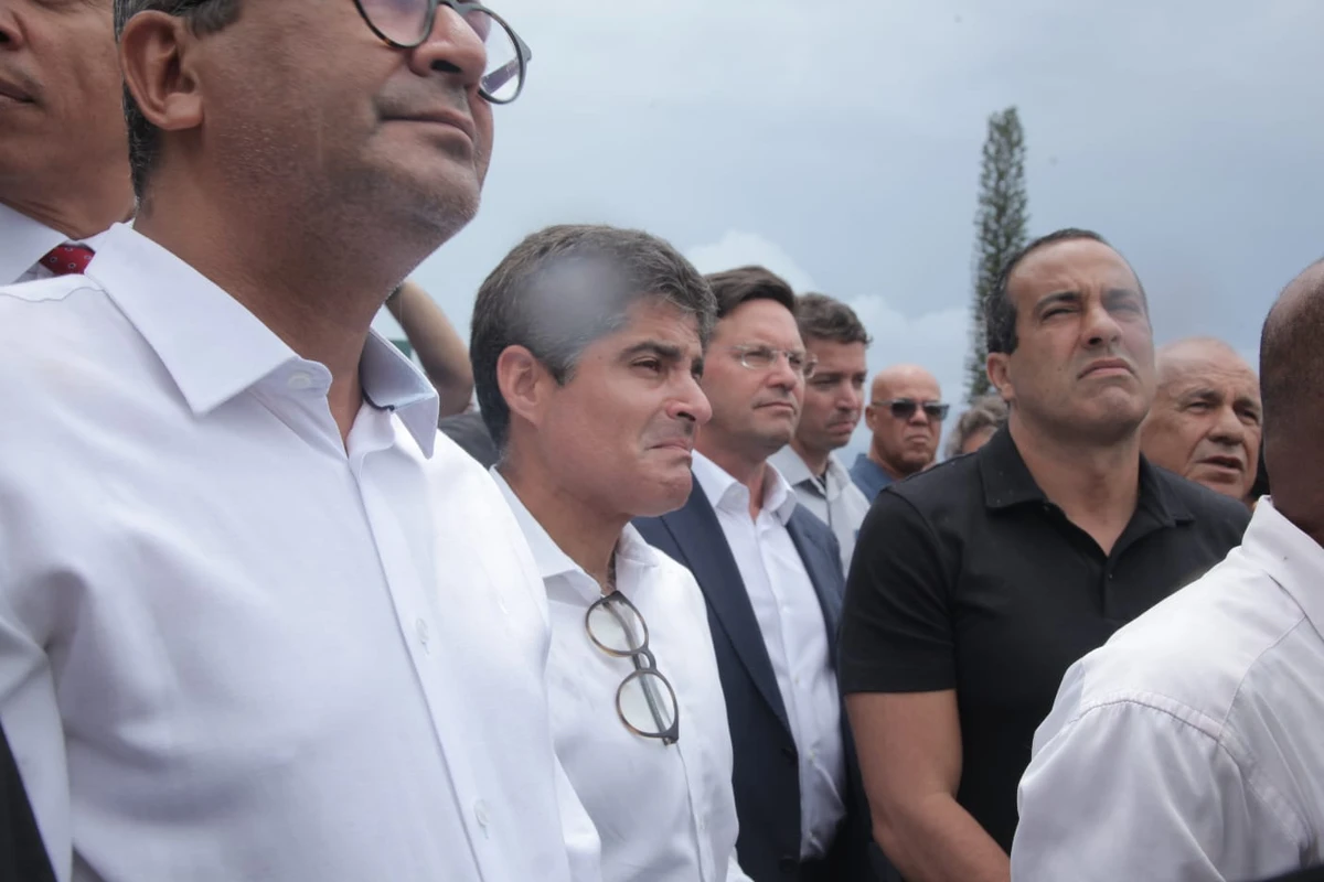 Familiares e autoridades compareceram à missa em homenagem a Alan Sanches por Sora Maia/CORREIO